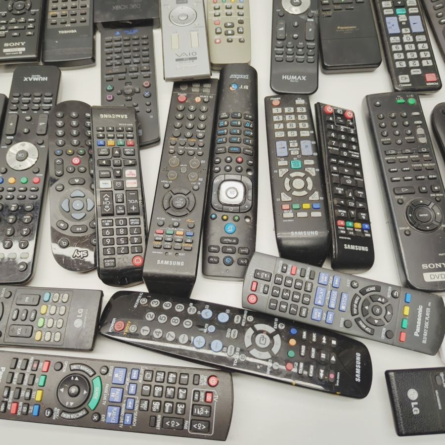 x118 Joblot of broken remotes including Toshiba, Panasonic, Samsung and Sony