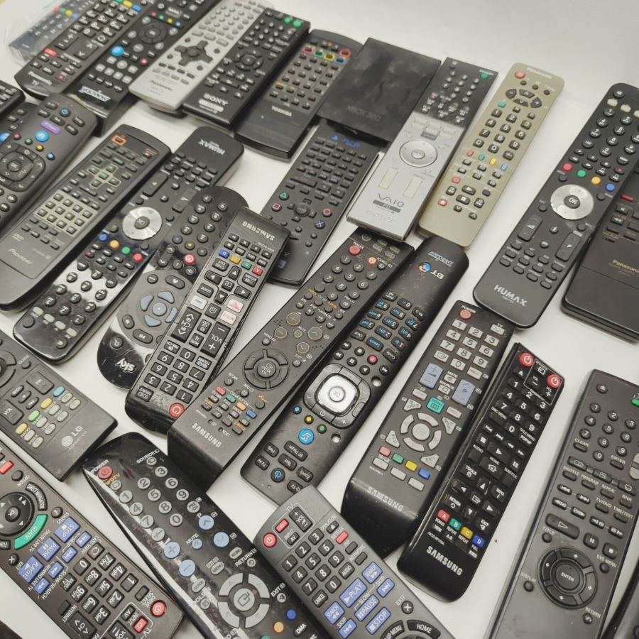 x118 Joblot of broken remotes including Toshiba, Panasonic, Samsung and Sony – image 3