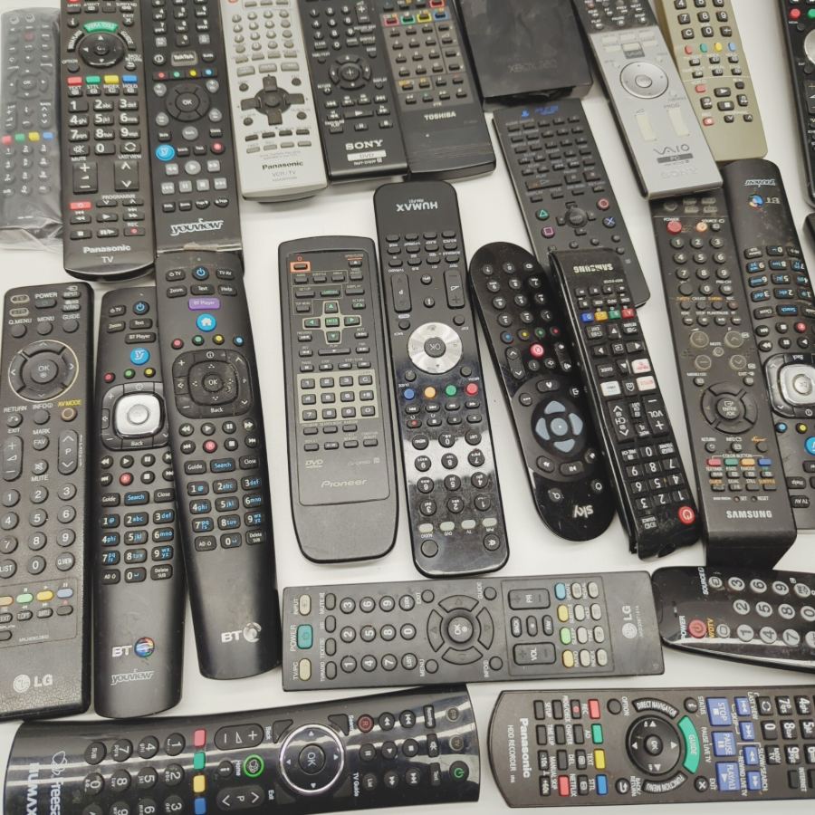 x118 Joblot of broken remotes including Toshiba, Panasonic, Samsung and Sony – image 7