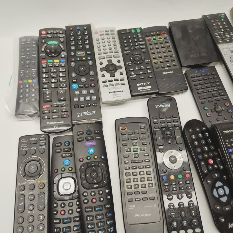 x118 Joblot of broken remotes including Toshiba, Panasonic, Samsung and Sony – image 8