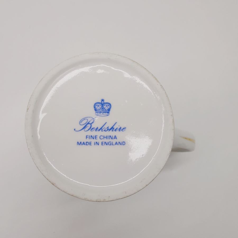 Vintage Women’s Royal Voluntary Service Golden Jubilee 1938-1988 Fine China Mug – image 4