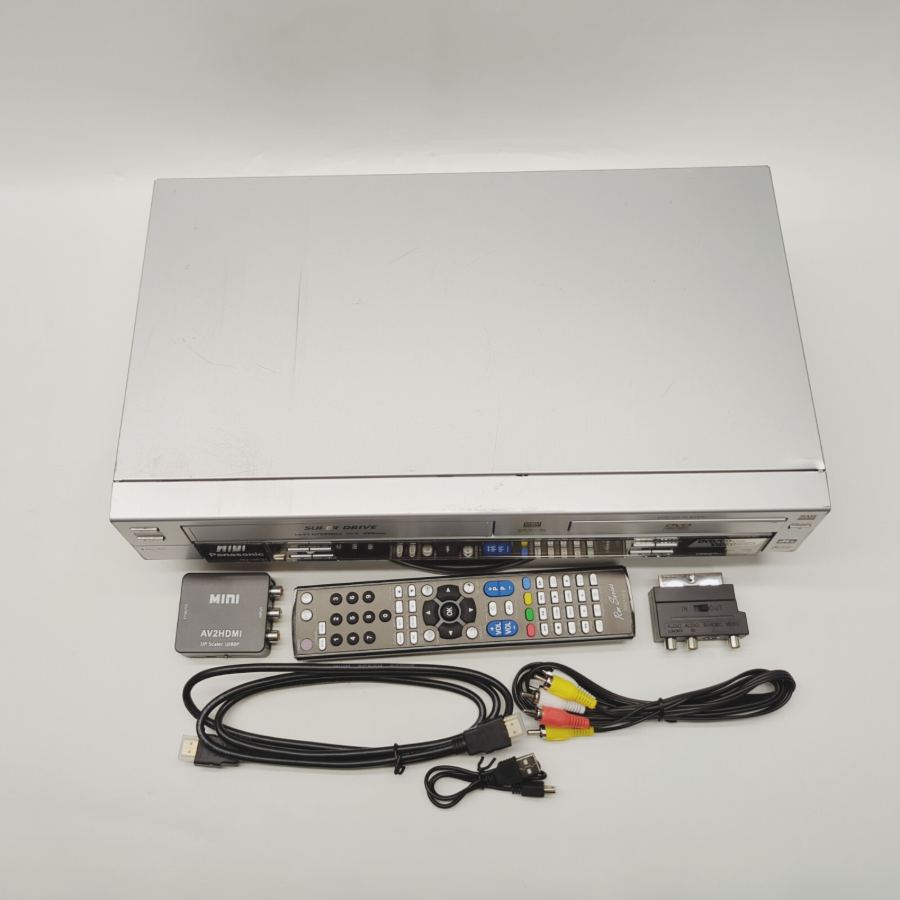 Representative photograph of the same model: Panasonic NV-VP31 Hi-Fi Stereo Dolby Digital VHS / DVD CD Player 21W - Silver – image 3