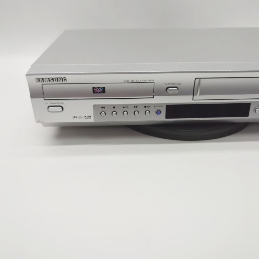 Representative photograph of the same model: Samsung SV-DVD440 Silver S-Video Dolby Digital DVD/VCR Dual Deck 19W - Tested – image 4