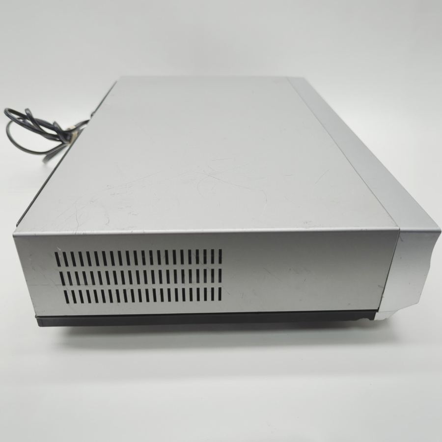 Representative photograph of the same model: Samsung SV-DVD440 Silver S-Video Dolby Digital DVD/VCR Dual Deck 19W - Tested – image 7