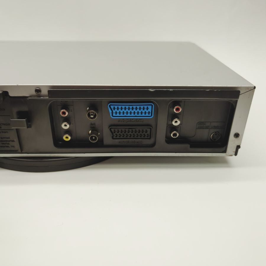 Representative photograph of the same model: Samsung SV-DVD440 Silver S-Video Dolby Digital DVD/VCR Dual Deck 19W - Tested – image 8