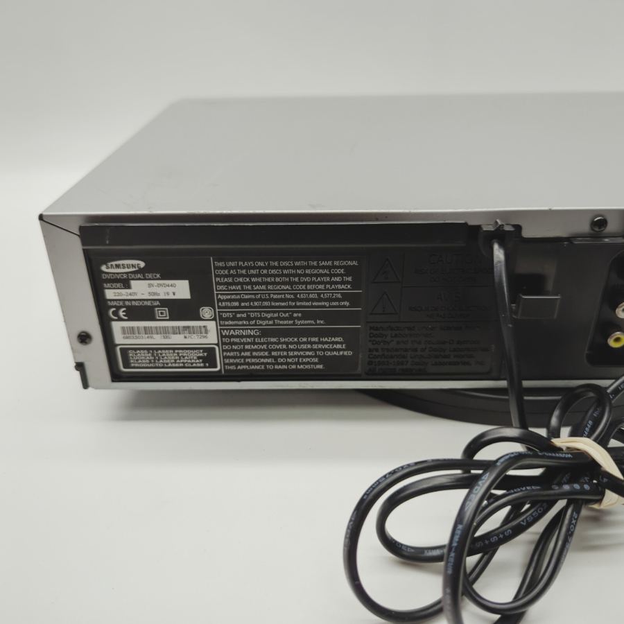 Representative photograph of the same model: Samsung SV-DVD440 Silver S-Video Dolby Digital DVD/VCR Dual Deck 19W - Tested – image 9