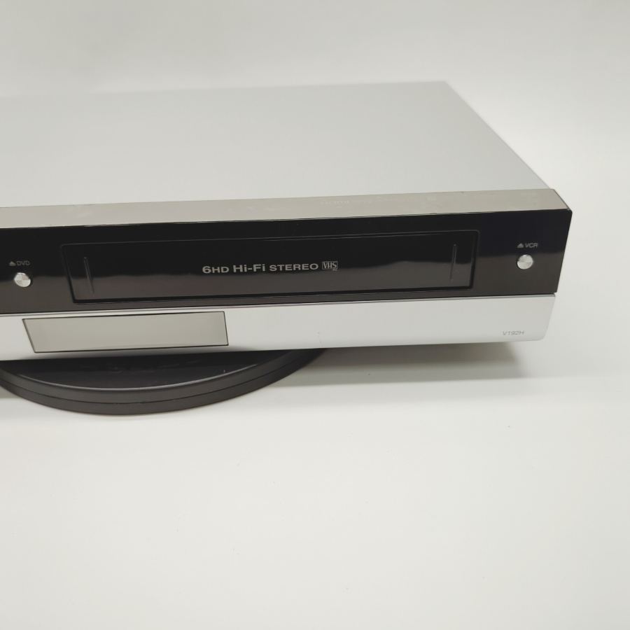 LG V192H HDMI VHS AND DVD Player / Video Cassette Recorder 24W - Silver – image 4