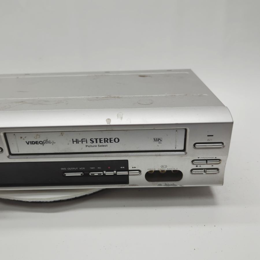 Hitachi DV-PF3E Silver Digital Hi-Fi Stereo VHS DVD / VCR Combo 30W - Faulty – image 3
