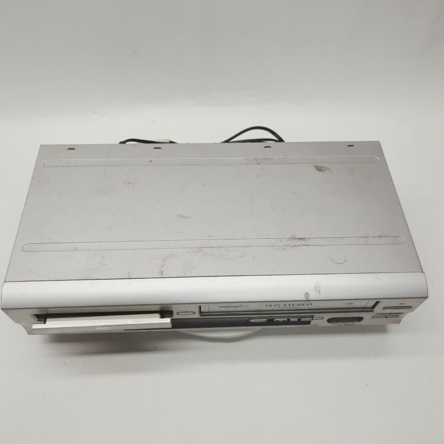 Hitachi DV-PF3E Silver Digital Hi-Fi Stereo VHS DVD / VCR Combo 30W - Faulty – image 4