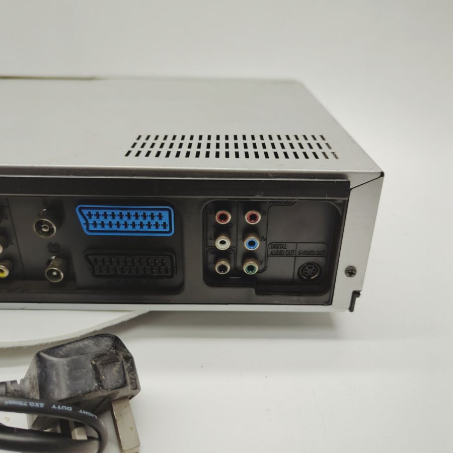 Faulty Samsung DVD-V6700S Scart VCR & DVD Video Player Silver 240 Watt – image 6