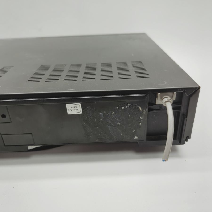 Faulty Vintage retro 80s 90s prop tv film Granada P1677U VHS Video/Audio Black – image 10