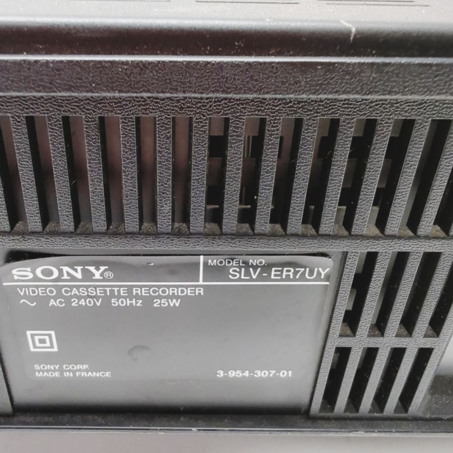 Sony tv show movie prop SLV-ER7UY Black Hi-Fi Stereo VHS Video - Faulty – image 10