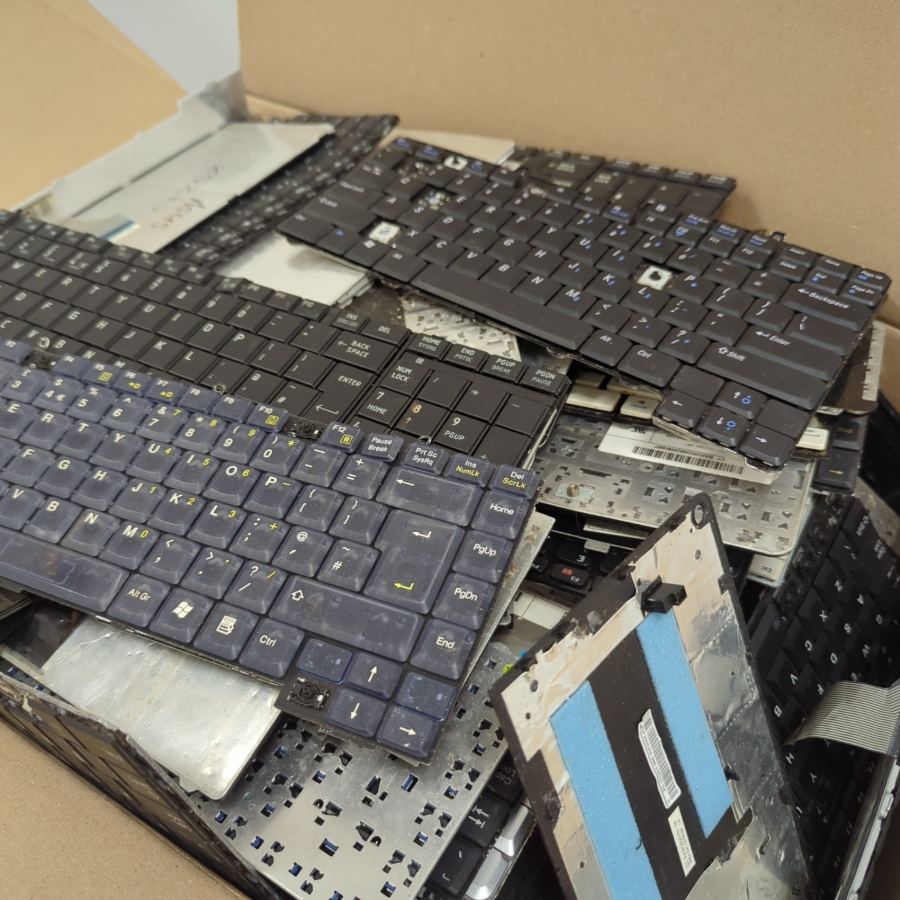 Joblot of 20kg Mixed Laptop Keyboards for Parts/Spares/ – image 2