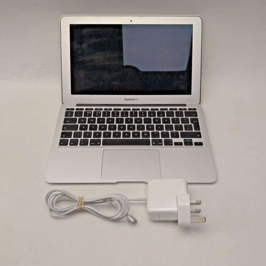 APPLE MACBOOK AIR A1465 11'', i5 1.6GHz CPU, 4GB, 128GB  O/S MONTEREY
