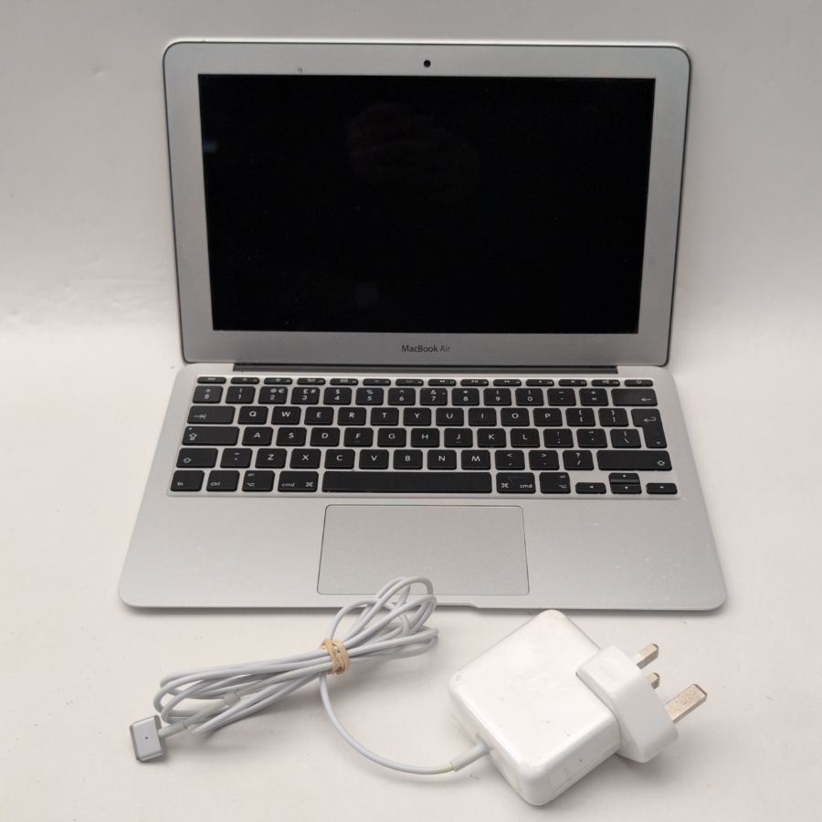 APPLE MACBOOK AIR A1465 11'', i5 1.6GHz CPU, 4GB, 128GB  O/S MONTEREY
